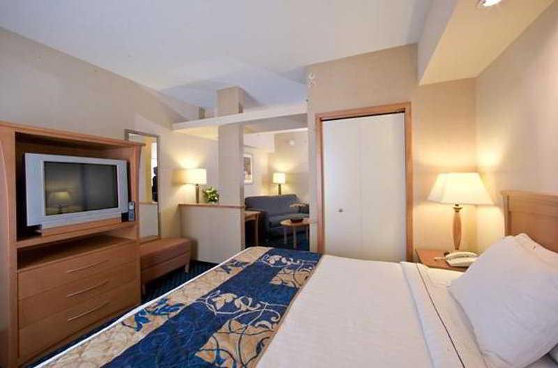 Fairfield & By Marriott Toronto Hotel 3*