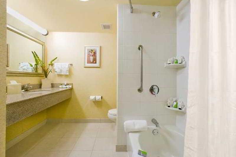 Fairfield & By Marriott Toronto Hotel Brampton