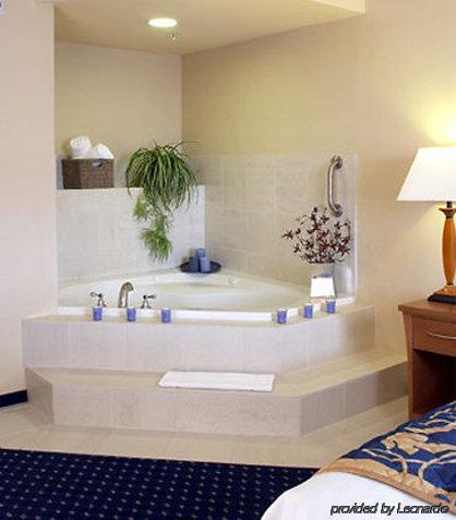 Fairfield & By Marriott Toronto Hotel Brampton
