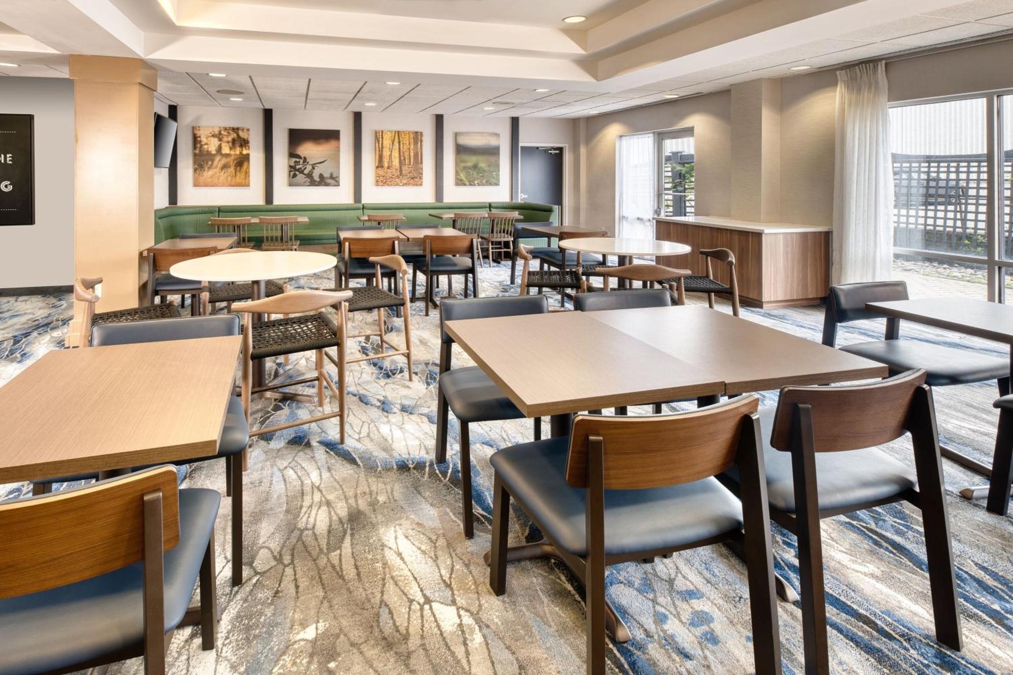 Fairfield & By Marriott Toronto Hotel 3*