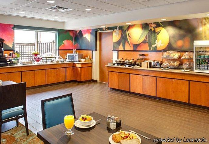 Hotel Fairfield & By Marriott Toronto Brampton