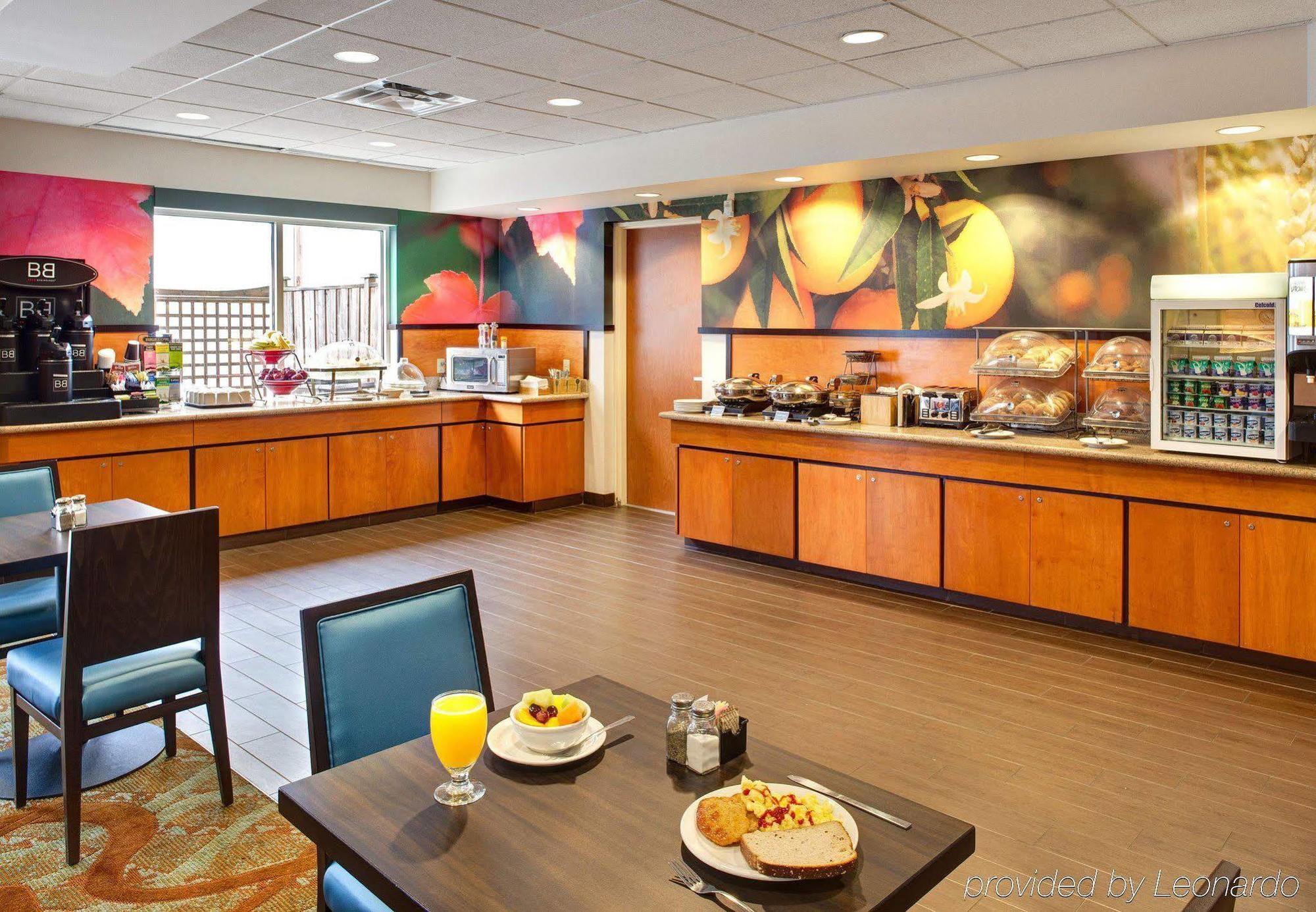 Hotel Fairfield & By Marriott Toronto